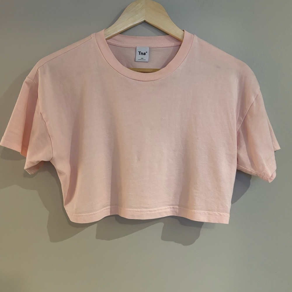 TNA| Aritzia| Light Pink Short Sleeve Cropped Tee Shirt Sz 2XS - Picture 2 of 5
